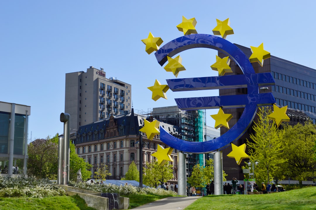 découvrez des conseils et des destinations pour vivre en europe à moindre coût. trouvez des solutions pour un mode de vie abordable, des villes accessibles et des astuces d'économies pour profiter pleinement de l'europe sans vous ruiner.