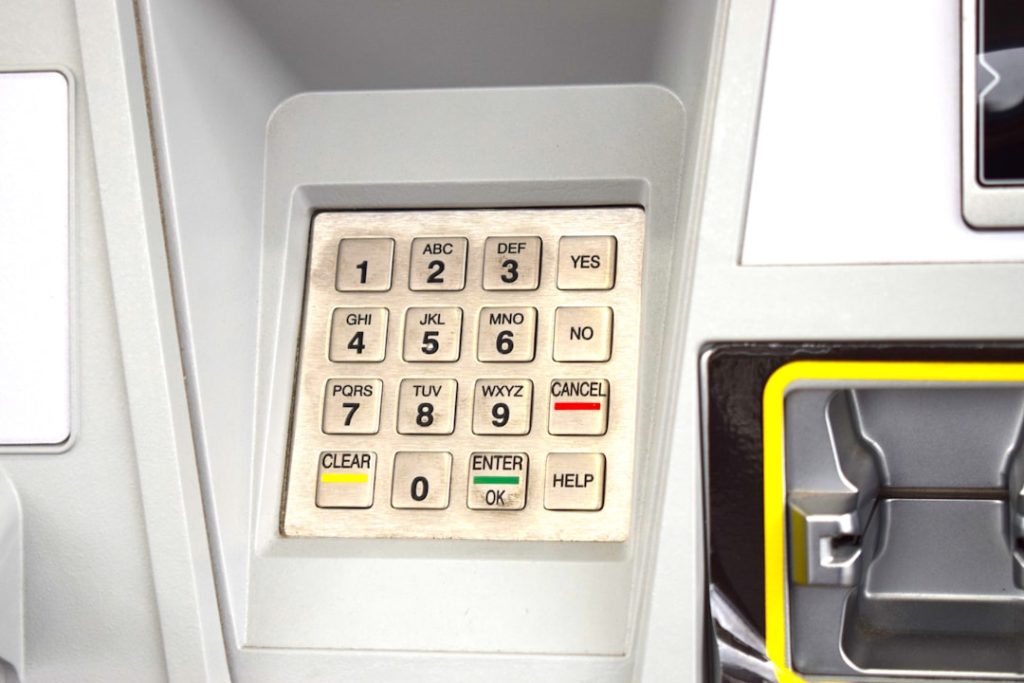 découvrez tout ce qu'il faut savoir sur les distributeurs automatiques de billets (atm) : fonctionnement, sécurité et conseils pratiques pour retirer de l'argent facilement.