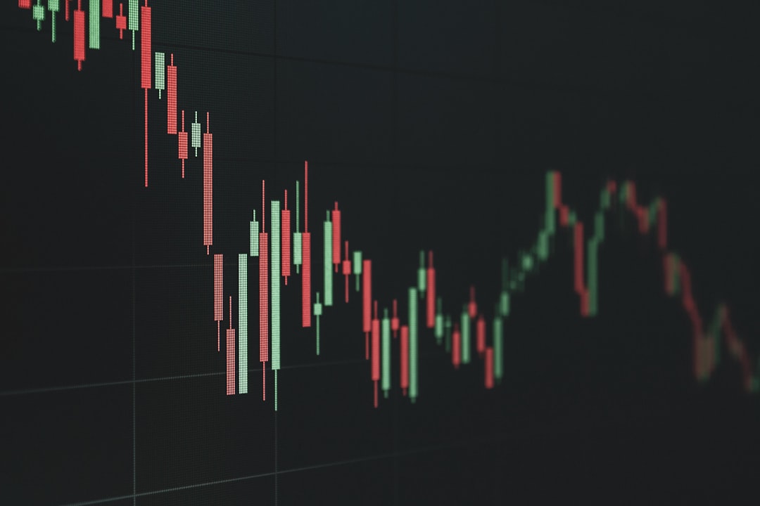 découvrez comment les algorithmes de trading automatisé révolutionnent les marchés financiers en permettant aux investisseurs de maximiser leurs profits grâce à des décisions rapides et basées sur les données.