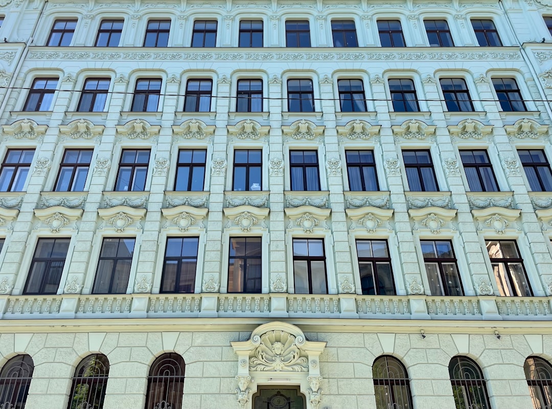 découvrez le rôle essentiel du notaire bancaire : conseils, démarches et obligations dans les transactions financières et immobilières. guide complet pour particuliers et professionnels.