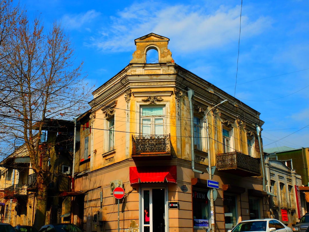 découvrez le rôle du notaire bancaire, ses missions essentielles dans les transactions financières, la sécurisation des actes et l’accompagnement juridique lors des opérations immobilières ou de crédits.