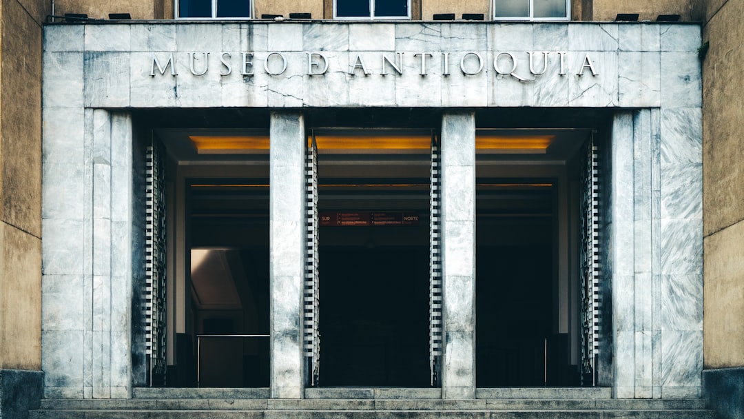 découvrez combien de temps il est nécessaire de conserver vos relevés bancaires, pourquoi cette conservation est importante et quelles sont les obligations légales en matière de rétention de relevés bancaires.