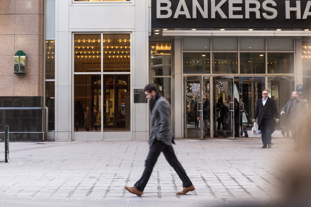 découvrez les meilleures pratiques et obligations légales relatives à la conservation des relevés bancaires. apprenez combien de temps il faut garder vos relevés pour être en conformité et sécuriser vos documents financiers.