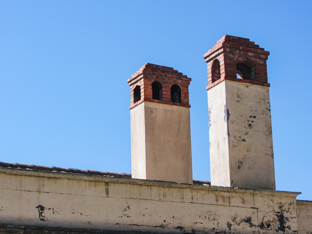 découvrez l'importance du tubage de cheminée pour améliorer la sécurité, la performance et la durabilité de votre installation. bénéficiez de conseils professionnels sur le choix et l'installation de votre conduit de cheminée.