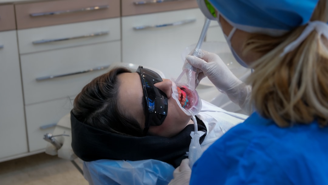 découvrez tout ce qu'il faut savoir sur le remboursement des soins dentaires : prises en charge, démarches auprès de la sécurité sociale et des mutuelles, conseils pour optimiser vos remboursements et bien choisir vos garanties dentaires.