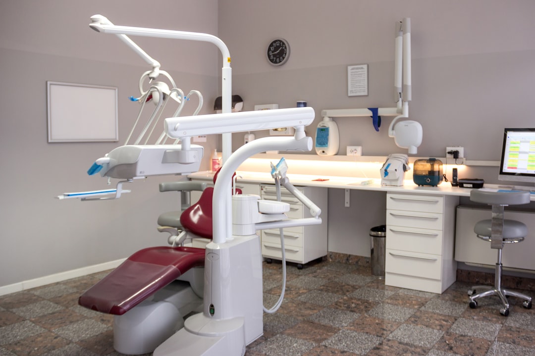 découvrez tout ce qu'il faut savoir sur le remboursement des soins dentaires : démarches, taux de prise en charge, astuces pour optimiser vos remboursements par la sécurité sociale et les mutuelles.