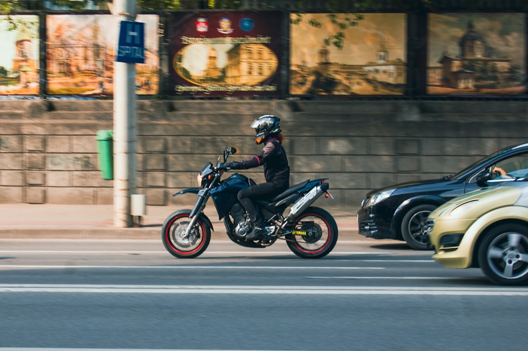 protégez votre trottinette électrique avec une assurance adaptée. découvrez nos conseils pour choisir la meilleure couverture et roulez en toute sécurité en france.
