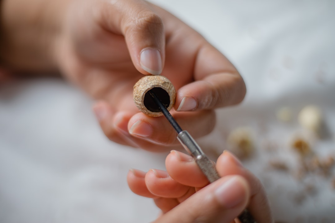 découvrez le coût d’un traitement pour ongle incarné : tarifs moyens, facteurs influençant les prix et options disponibles pour soigner efficacement un ongle incarné en france.