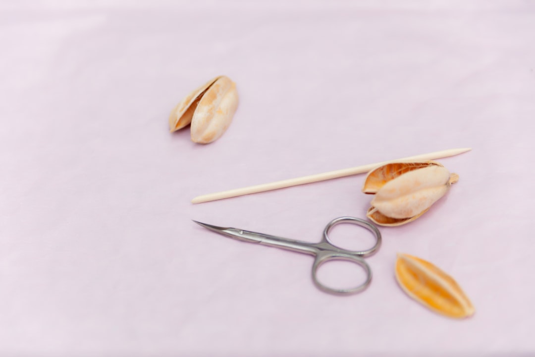 découvrez le coût du traitement des ongles incarnés, les différents types de soins disponibles et les facteurs qui influencent le prix pour choisir la solution adaptée à vos besoins.