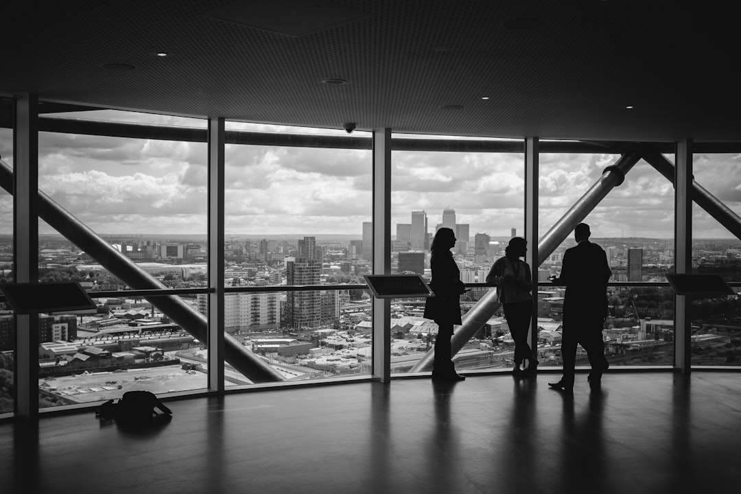 découvrez tout sur l'assurance : conseils, types de couvertures (auto, habitation, santé...), astuces pour bien choisir et économiser sur vos contrats d'assurance.