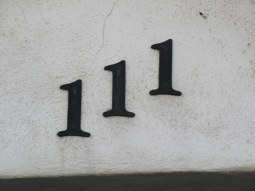 découvrez tout ce qu'il faut savoir sur le numéro de police d'assurance : définition, utilité, où le trouver et comment l'utiliser pour vos démarches administratives et réclamations.