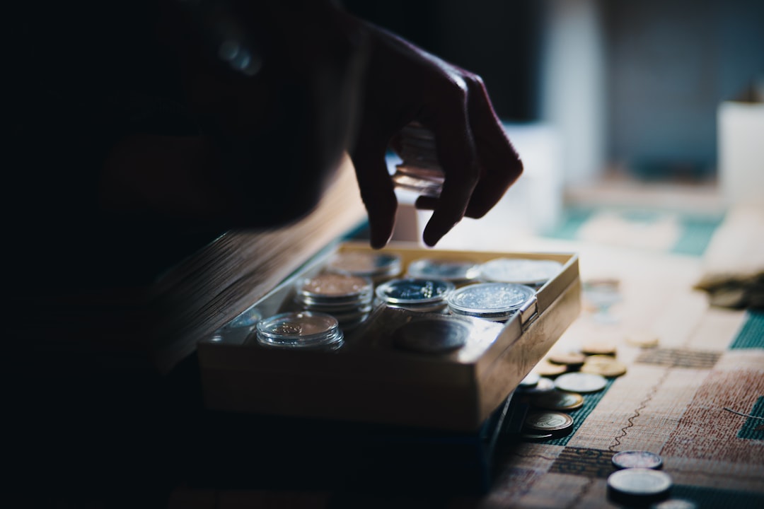 découvrez comment ouvrir et gérer un compte d'investissement pour optimiser vos placements financiers, diversifier votre portefeuille et atteindre vos objectifs financiers en toute sécurité.