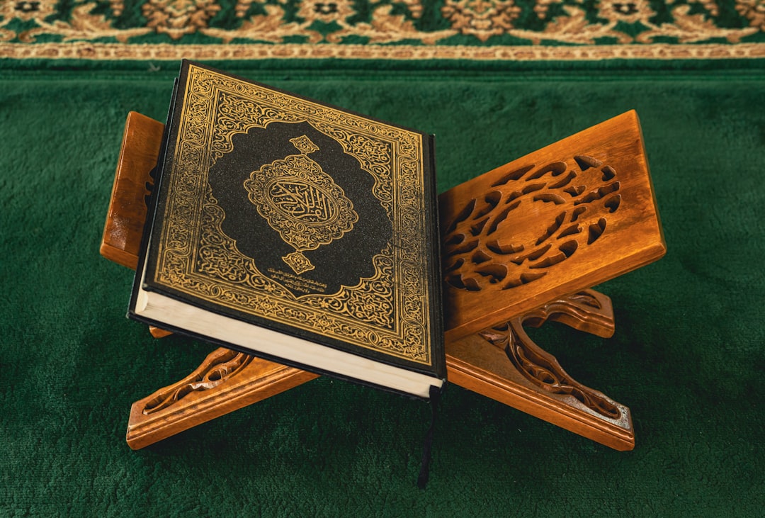 découvrez l'assurance vie islamique : un produit conforme à la charia qui protège vos proches tout en respectant vos valeurs éthiques. obtenez des informations sur ses principes, avantages et fonctionnement.