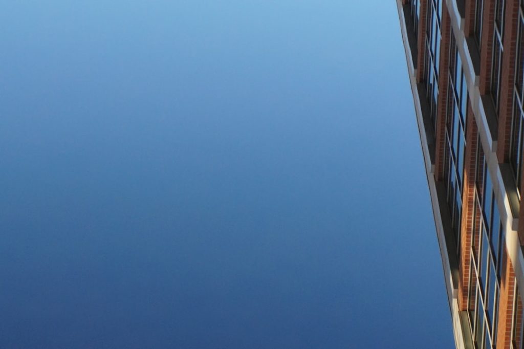 découvrez tout ce qu'il faut savoir sur le livret bleu : avantages, fonctionnement, conditions d'ouverture et taux d'intérêt. guide complet pour optimiser votre épargne en toute simplicité.