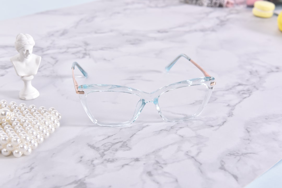 protégez-vous contre la perte de vos lunettes grâce à une assurance dédiée. découvrez les avantages, démarches et garanties pour obtenir un remboursement en cas de lunettes perdues.