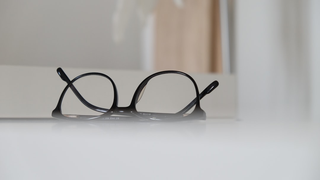 protégez-vous contre la perte de vos lunettes avec une assurance adaptée. découvrez nos conseils pour choisir la meilleure assurance lunettes pour remplacer vos verres perdus rapidement et simplement.