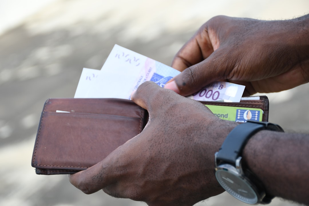 découvrez comment retirer de l'argent rapidement et en toute sécurité grâce au service de retrait mobile. profitez de solutions pratiques pour accéder à vos espèces partout et à tout moment.