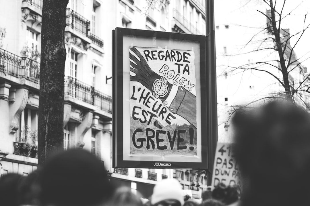 découvrez tout ce qu'il faut savoir sur la pension : types, démarches, droits, calculs et conseils pour bien préparer votre retraite en france.