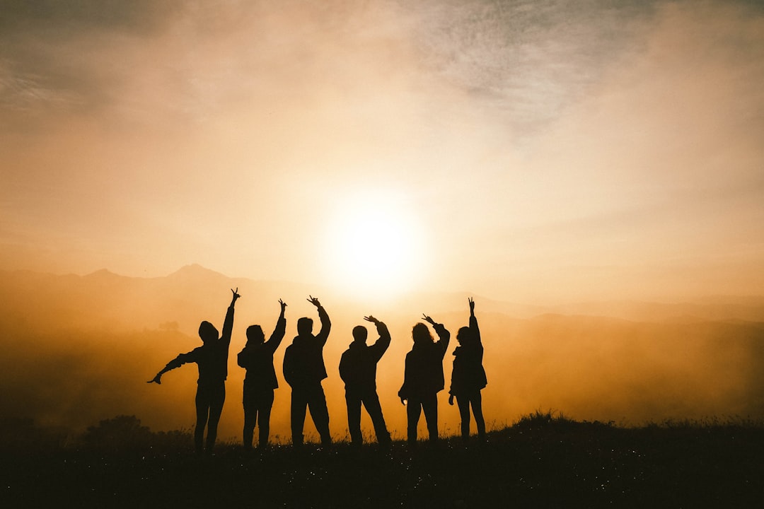 découvrez tout ce qu'il faut savoir sur le parrainage (referral) : son fonctionnement, ses avantages pour les entreprises et les clients, et comment mettre en place un programme de parrainage efficace.