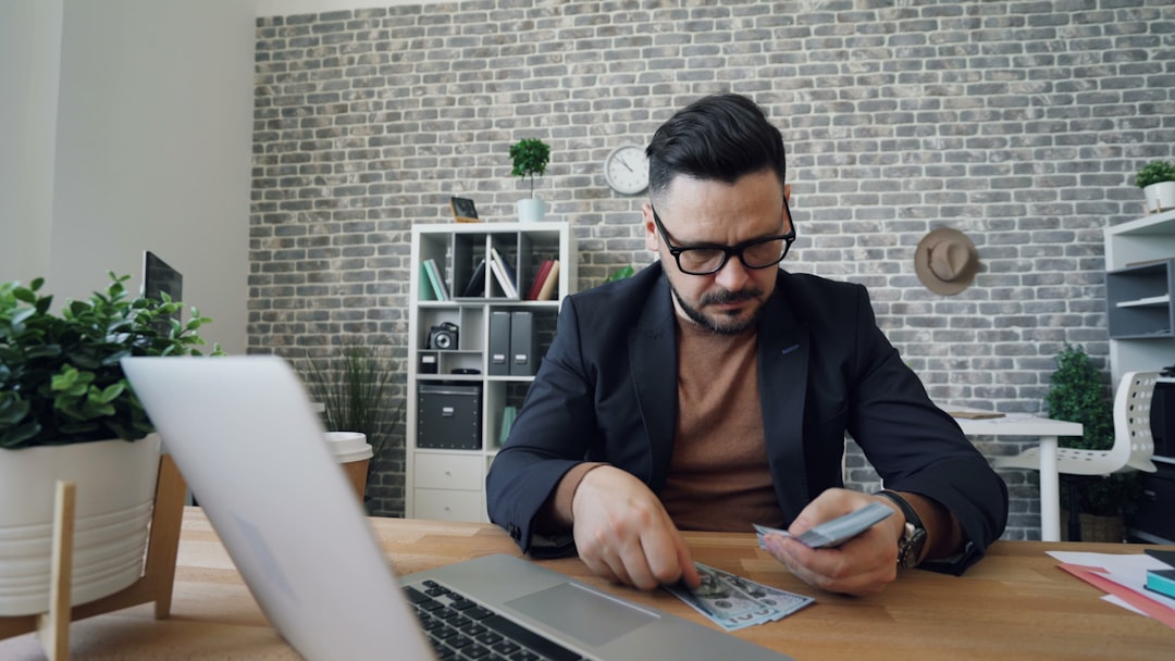 découvrez tout ce qu'il faut savoir sur le salaire : définitions, conseils pour négocier, tendances par secteur et astuces pour optimiser votre rémunération en france.