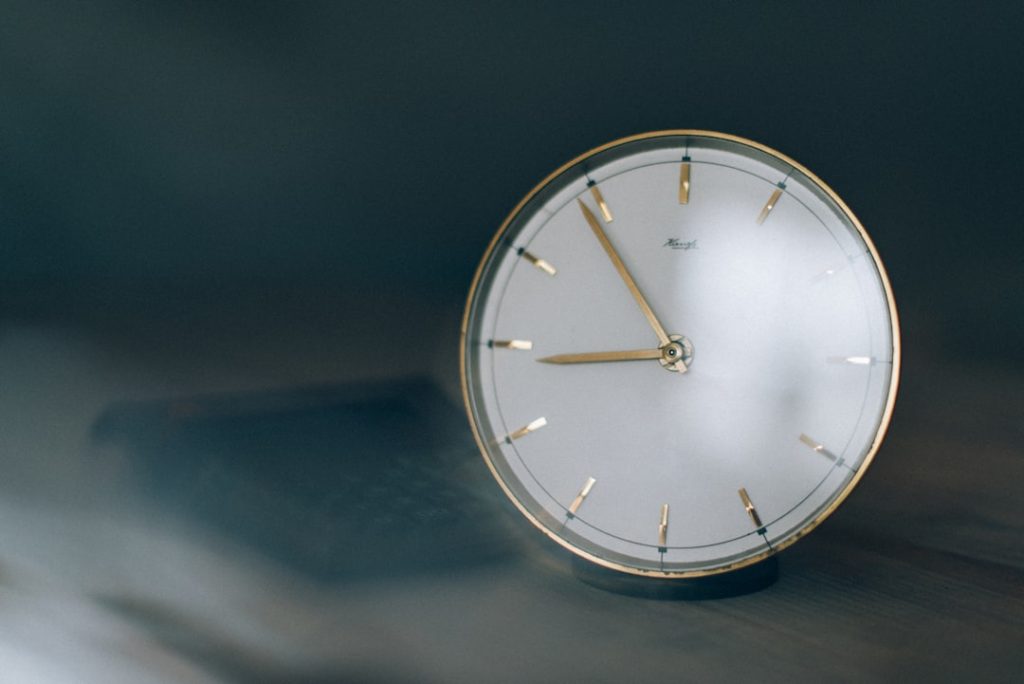 découvrez tout ce qu'il faut savoir sur le travail en horaires décalés : avantages, inconvénients, impact sur la santé et conseils pour mieux s'adapter au shift work.