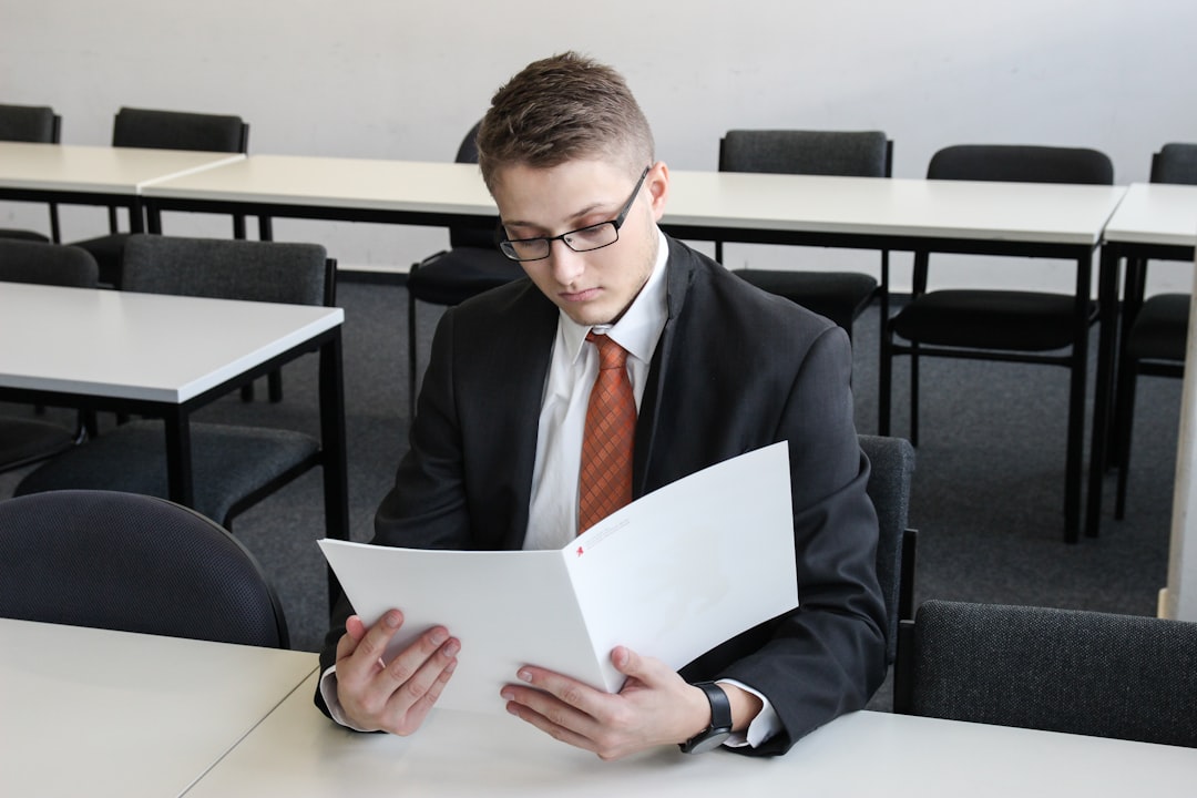 découvrez le métier d'agent de supervision : missions, compétences requises et opportunités de carrière pour encadrer et motiver des équipes au sein d'organisations performantes.