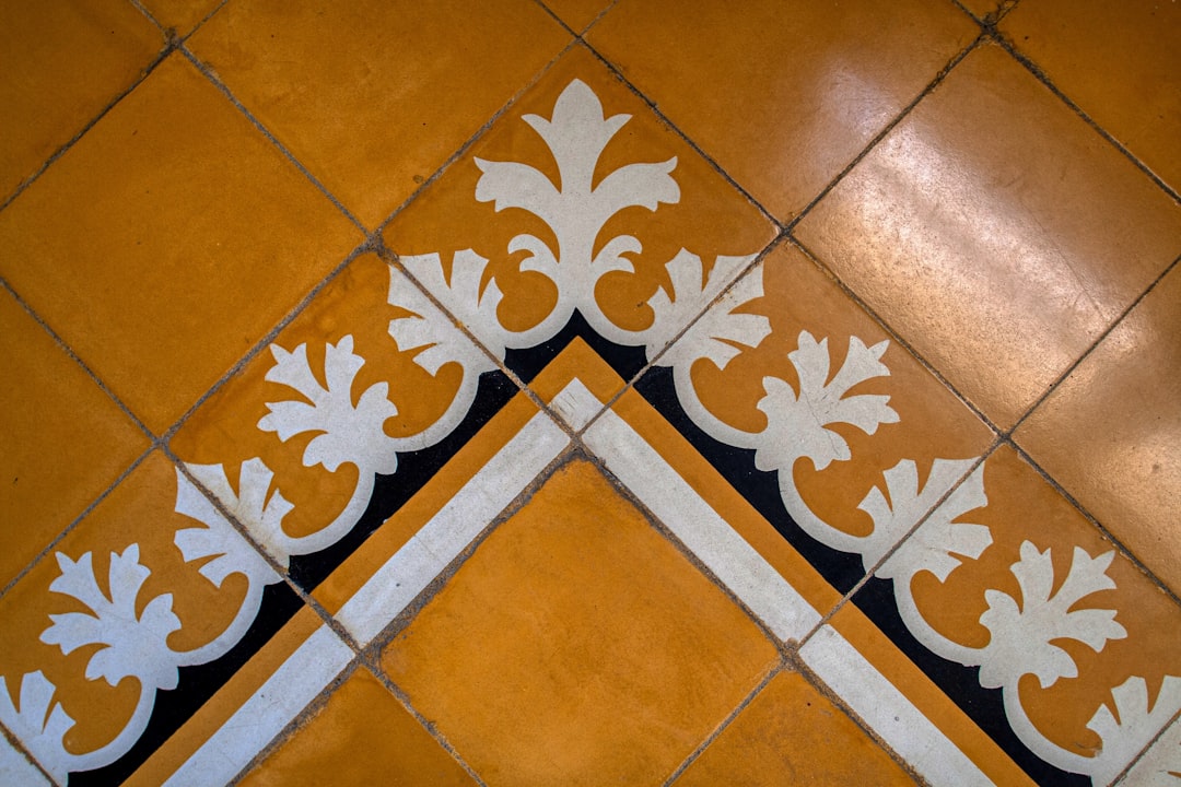 découvrez comment identifier, réparer et prévenir les dommages aux sols carrelés. conseils, astuces et solutions pour restaurer efficacement un carrelage abîmé.