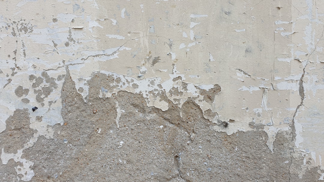 découvrez les principales causes des dommages sur les sols carrelés, ainsi que des conseils pour identifier et réparer efficacement les carreaux endommagés. préservez la durabilité de votre revêtement grâce à nos astuces pratiques.