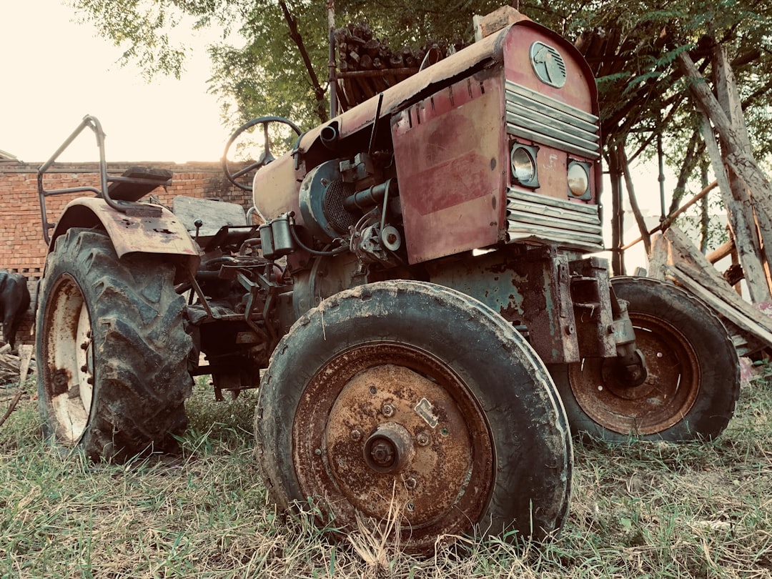 protégez votre tracteur avec une assurance sur mesure. comparez les meilleures offres d’assurance tracteur en france pour une couverture adaptée à vos besoins et à votre budget.