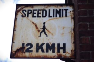 découvrez tout ce qu’il faut savoir sur les limites de retrait : fonctionnement, règles selon les plateformes et conseils pour gérer vos transactions en toute sécurité.